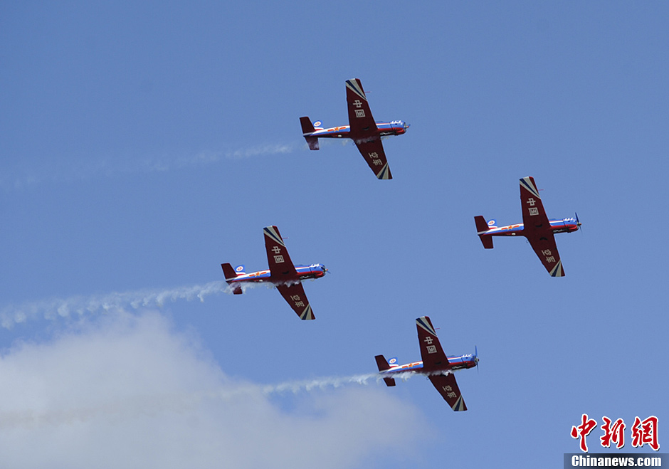 长春第三届航空节开幕天之翼飞行表演队亮相