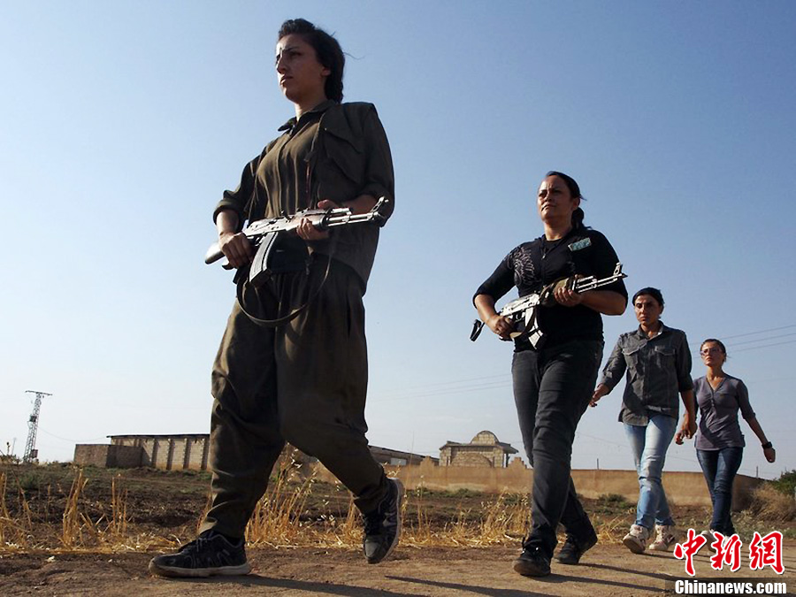 叙利亚库尔德女子加强防卫训练