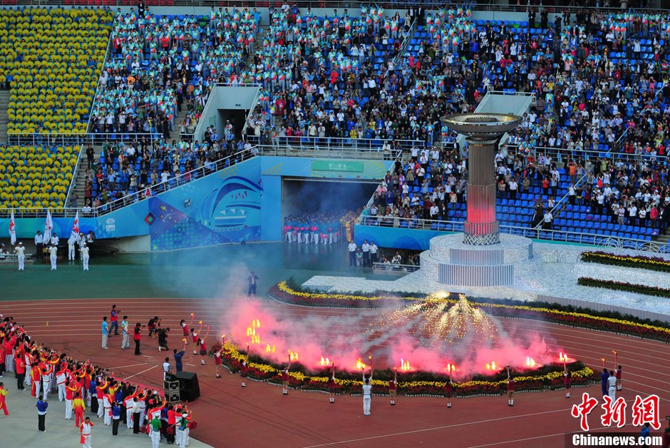 第十二届全运会开幕 十二名儿童点燃火炬