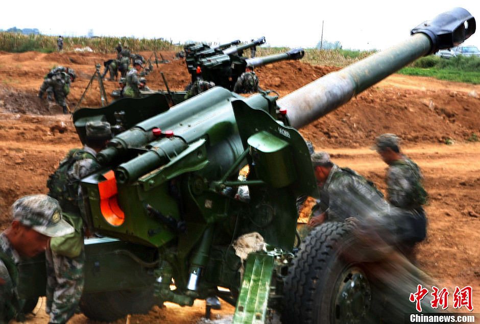 解放军3个炮兵旅实弹对抗演习检验炮兵整体作战能力