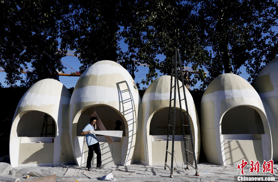 紧跟大黄鸭 "蛋蛋屋"现身颐和园