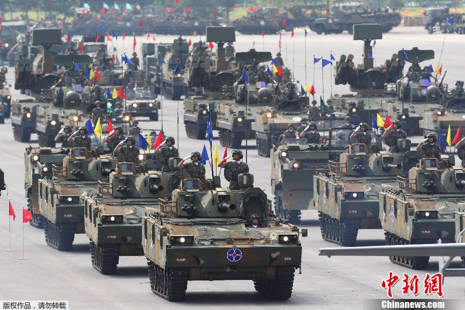 韩国举行盛大阅兵式 庆祝建军65周年-燕赵都市网-河北新闻资讯一网打