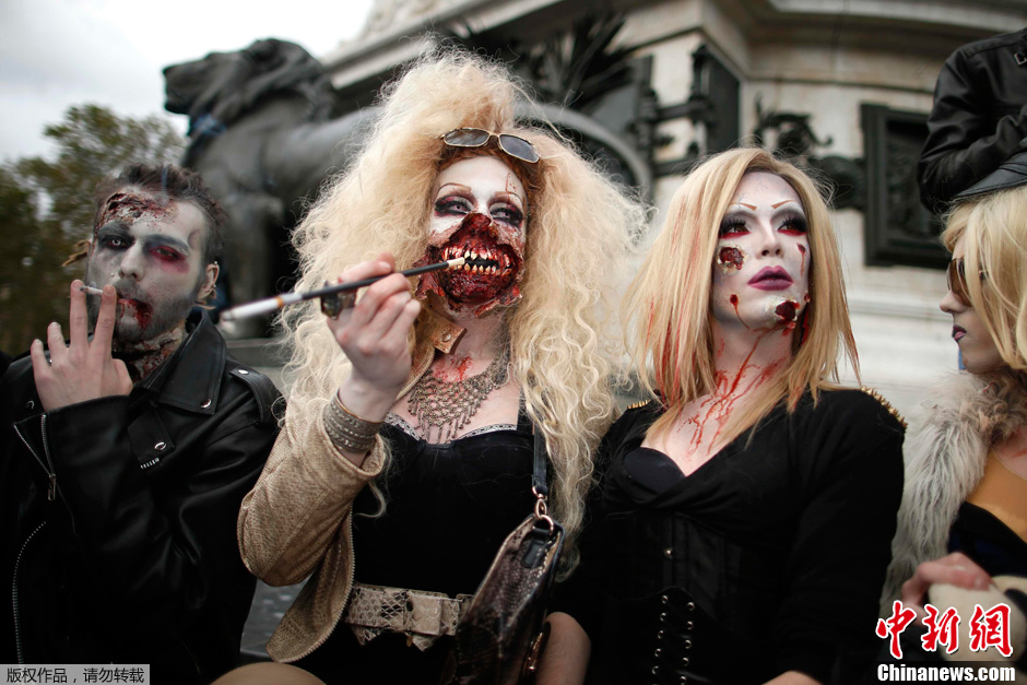 僵尸集体出街法国巴黎变鬼城