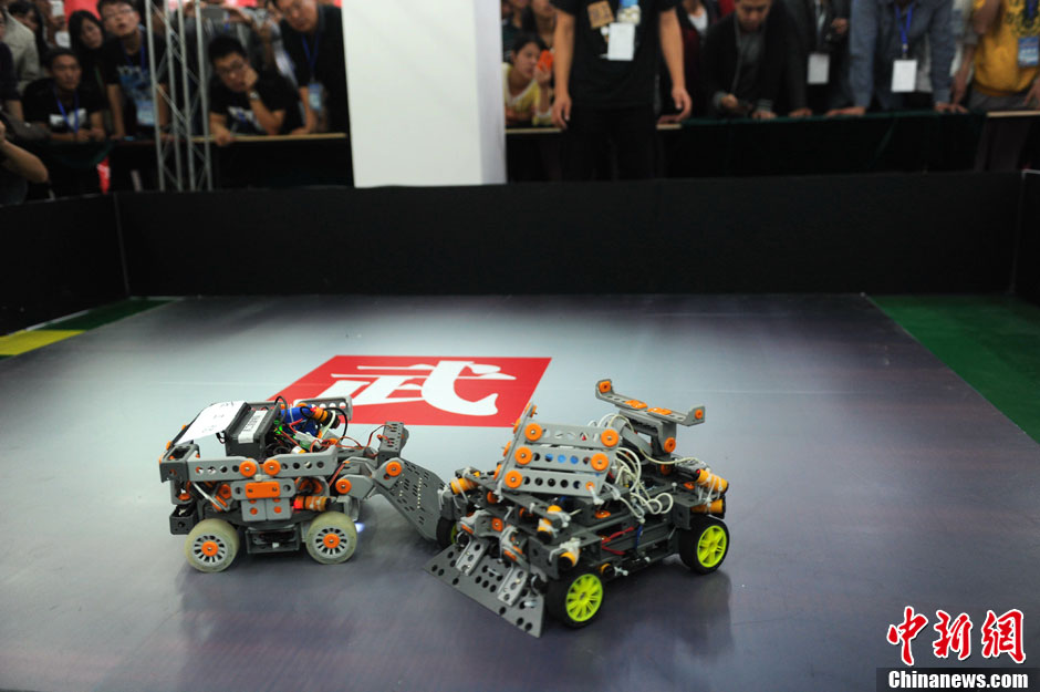 中国机器人大赛开赛武术机器人彪悍格斗