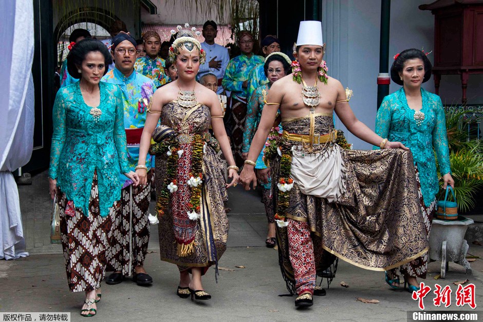 印尼日惹苏丹第四女出嫁举行盛大王室婚礼