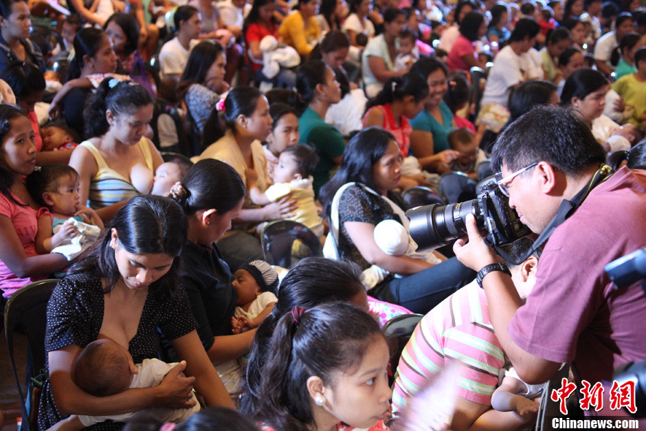 菲律宾妈妈集体哺乳欲创吉尼斯纪录