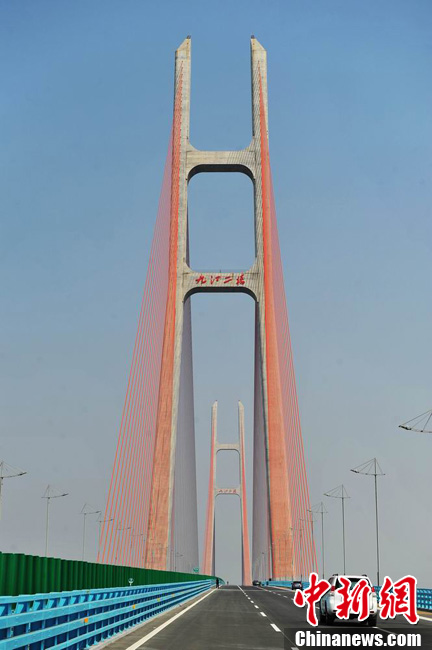 江西九江长江二桥正式建成通车