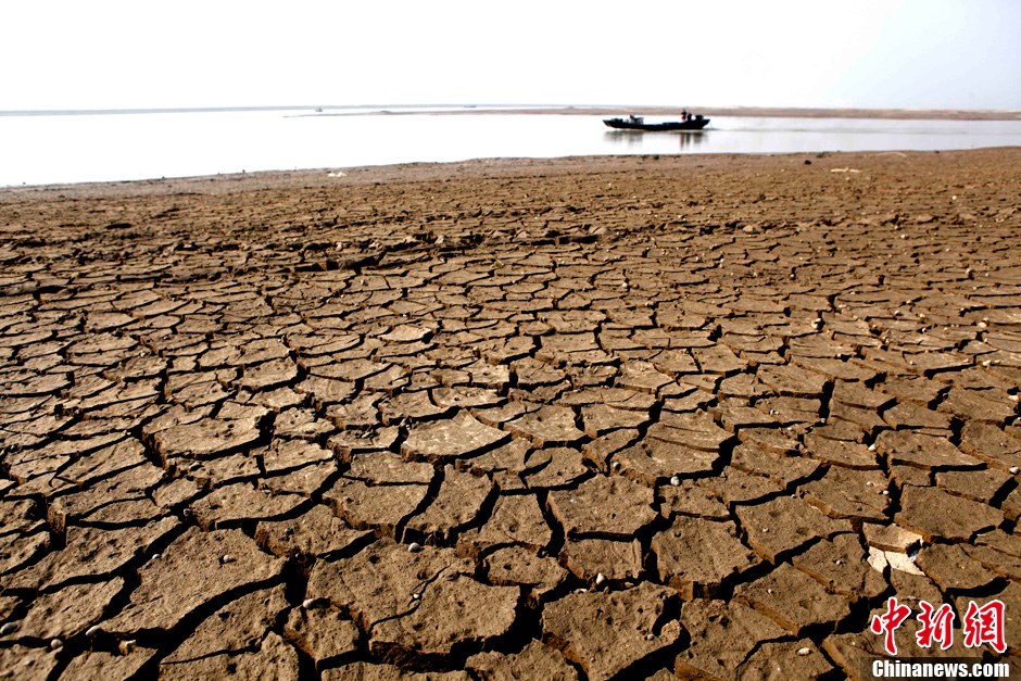 鄱阳湖提前进入枯水期 周边城镇供水紧张