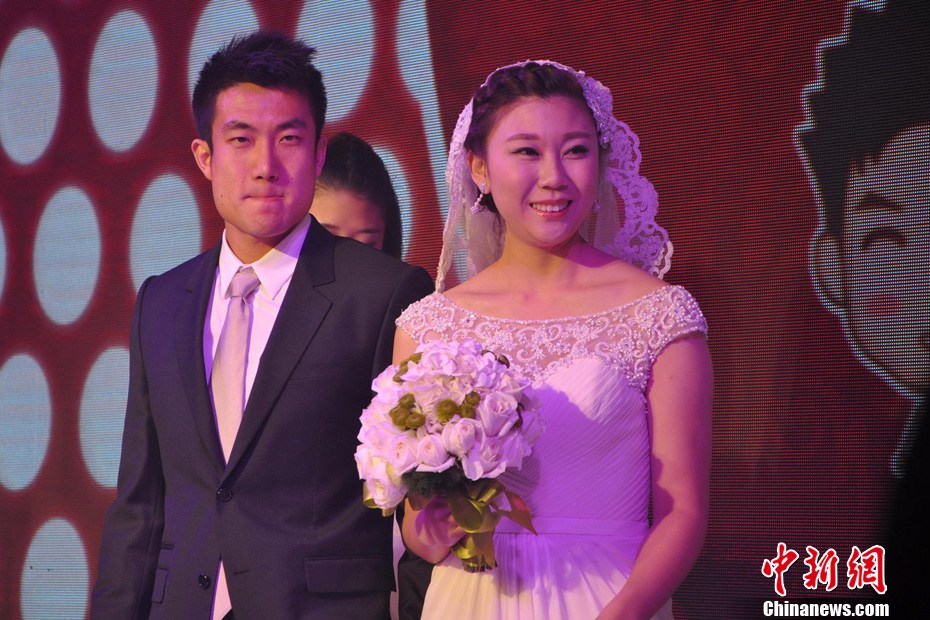 国安悍将王晓龙大婚张稀哲当伴郎