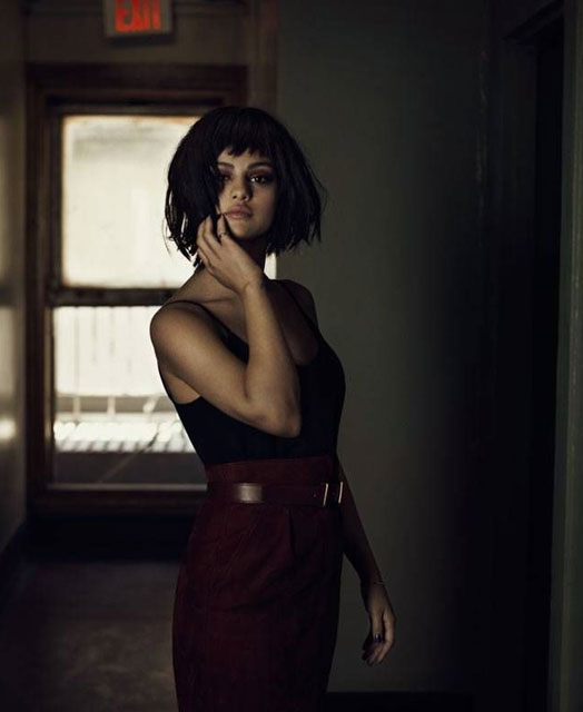 赛琳娜妩媚短发写真