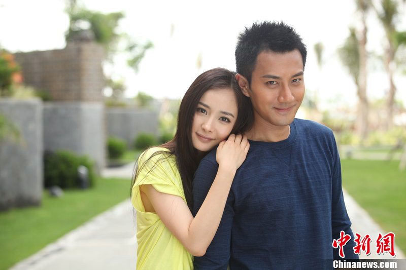 刘恺威宣布明年与杨幂办婚礼两人恩爱瞬间回顾