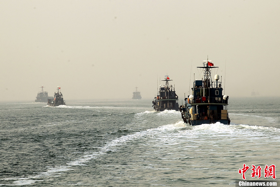 我军首次联合战役军团夜间渡海登陆作战实兵实弹演习