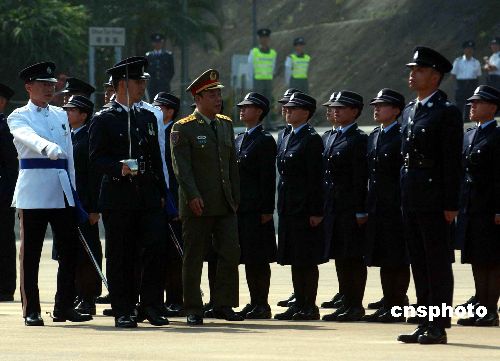 点击查看其它图片中国人民解放军驻港部队司令员王继堂,12日在香港
