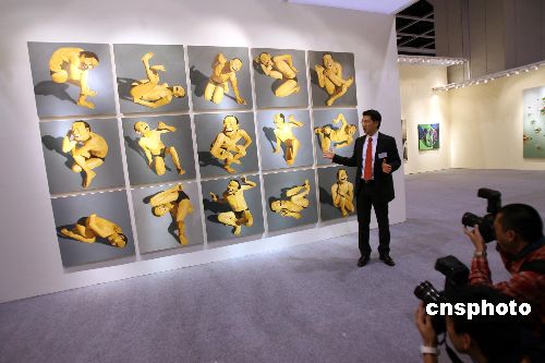 岳敏君作品《活着》估价约700万港元以上.