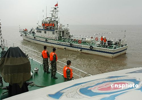 图:浙江海警台州湾演练备战"黄金周"