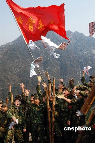 图南京军区硬骨头六连在江西抢修电网