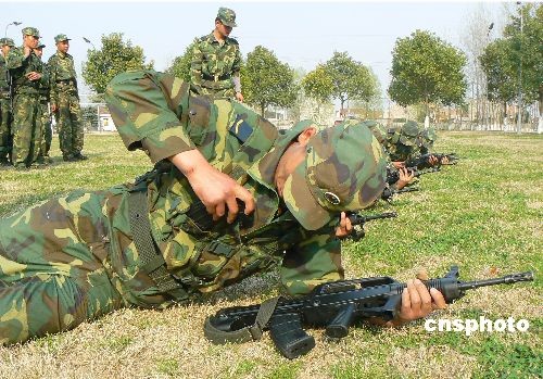 图:空降兵某部认真抓好部队军事训练