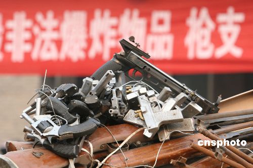 图河南许昌销毁1187支非法枪支