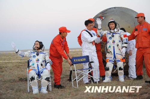 9月28日,神七航天员刘伯明出舱.新华社记者李刚摄