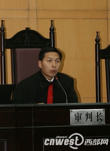 组图:周正龙案二审庭审现场(2)