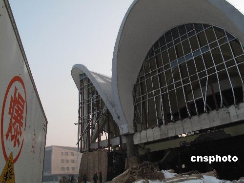 图:沈阳夏宫准备就绪 20日早6时爆破(2)