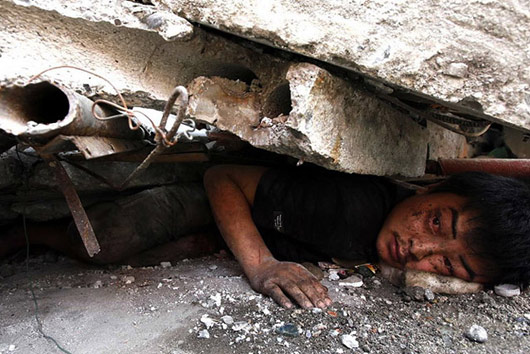 回首五色汶川:坚强让他们感动中国