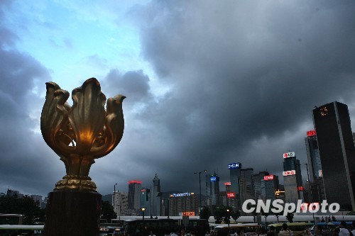 图:热带风暴"天鹅"逼近香港沿海