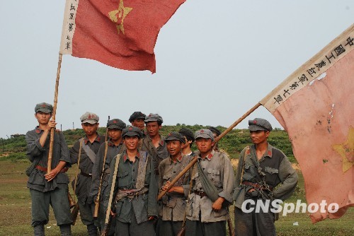 图:长篇电视剧《红七军》桂林封镜(4)