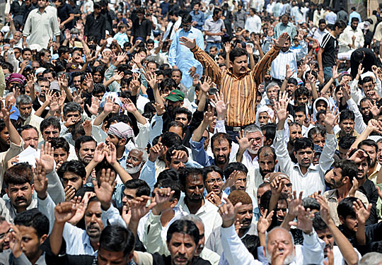 图:世界各地斋月礼拜盛况(5)