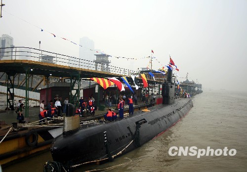 中国海军退役潜艇停驻武汉供教学训练