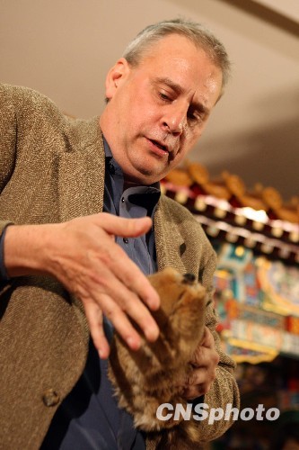 图:美国魔术师大卫·威廉姆森北京教魔术