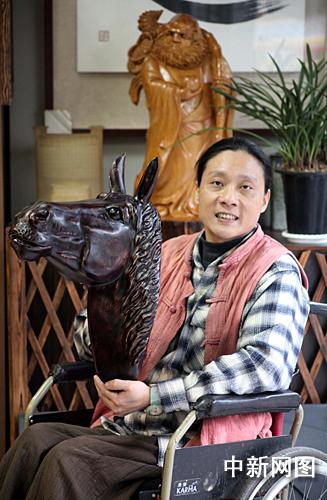 组图台湾木雕家林正发和他的作品醉马2