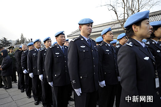 图:昔日维和警察送别战友(4)