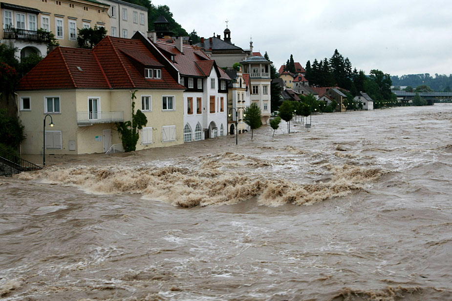 奥地利部分地区发生洪灾 6月24日,奥地利部分地区由于