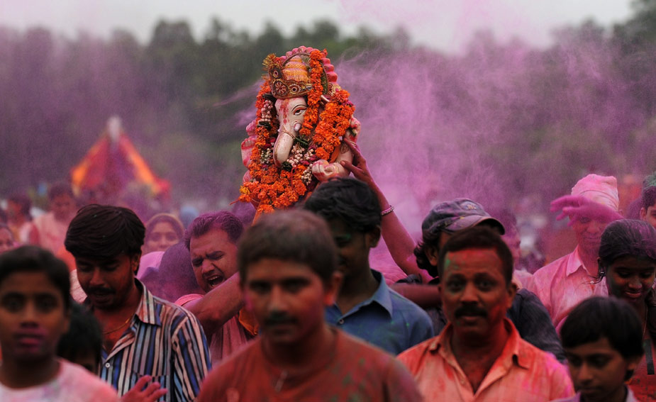印度举行盛大仪式庆祝象头神节