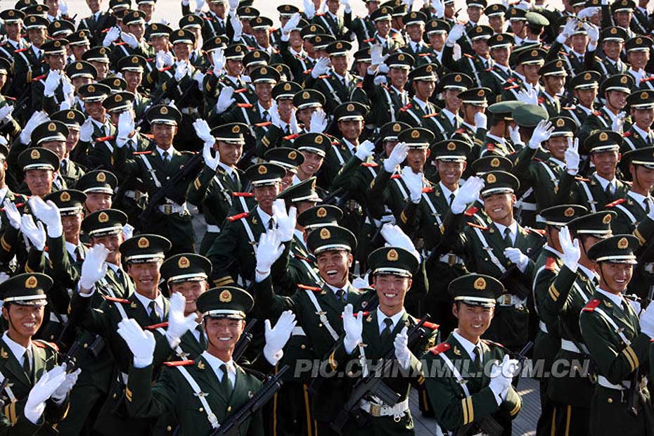 阅兵村内官兵刻苦训练迎国庆