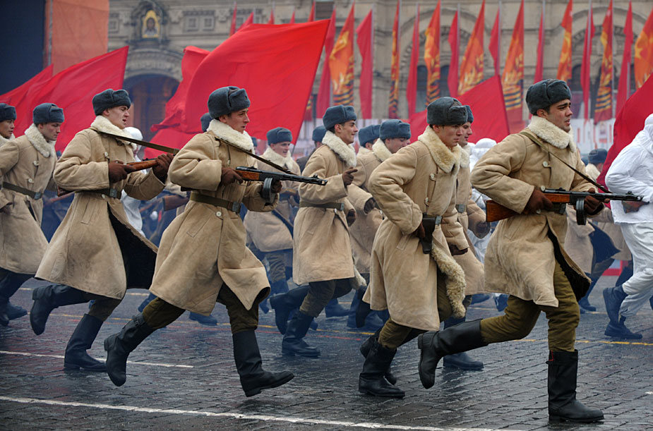 俄举行阅兵式纪念1941年红场阅兵