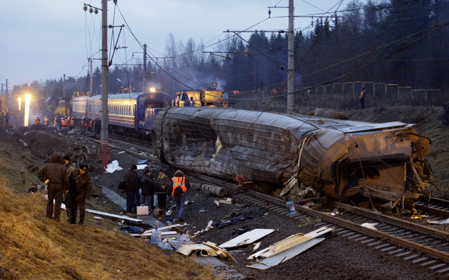 俄罗斯一列火车发生严重出轨事故