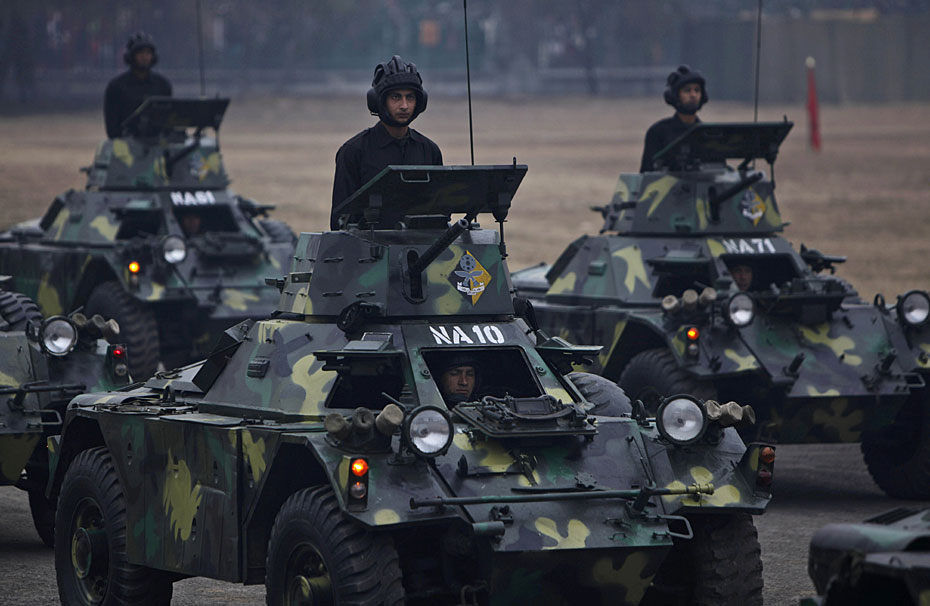 尼泊尔举行建军节阅兵式