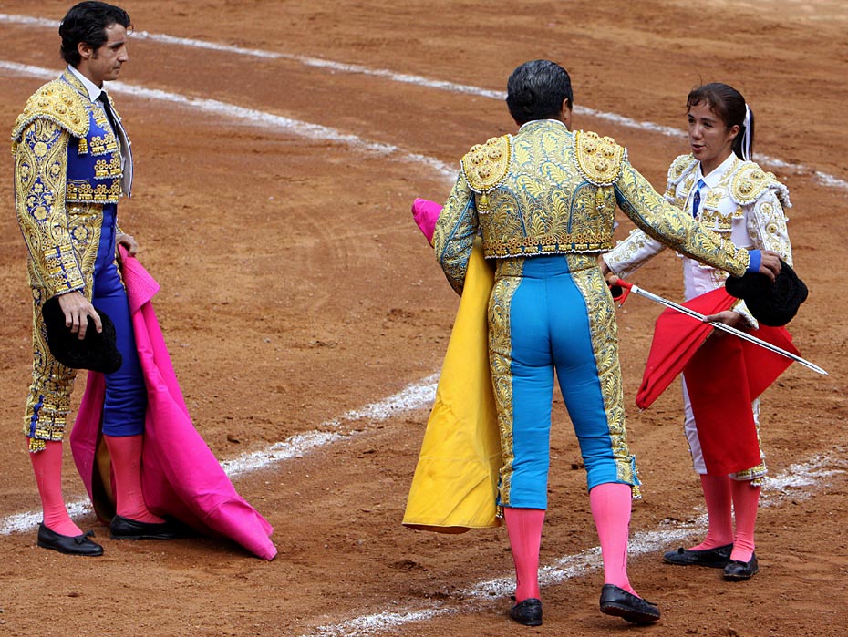 中新网高清图-墨西哥女子斗牛士显英姿