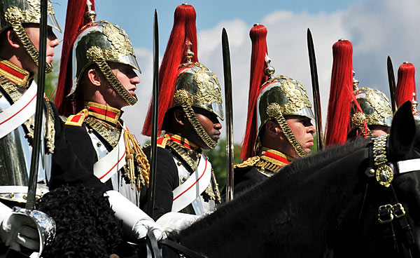 图:伦敦举行家庭骑兵检阅活动