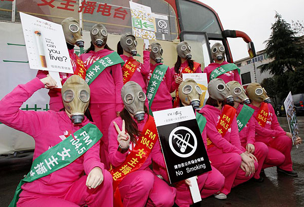 杭州12美女主播戴防毒面具宣传控烟