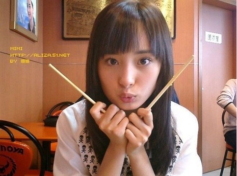 杨幂学生时代素颜照曝光 清纯可人