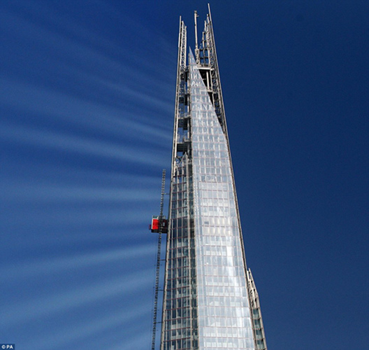 欧洲第一高楼太阳照耀下光芒万丈