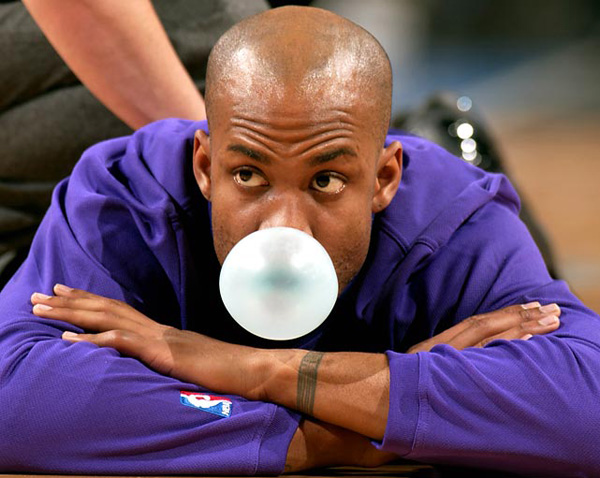 其中就有一些人特别热衷于嚼口香糖来吹泡泡,让我们来看一下谁的泡泡