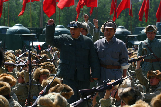 探班《建国大业》 "西苑机场阅兵"场景再现(4)