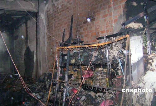 中国著名的"童装名镇"浙江省湖州市织里镇一个体商厦发生火灾