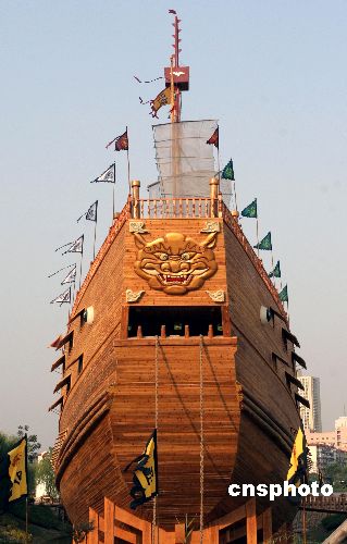 图南京建成世界最大仿古木帆船航模