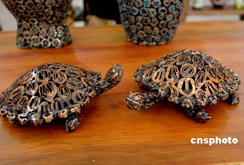 图:核桃壳饰品惹人爱