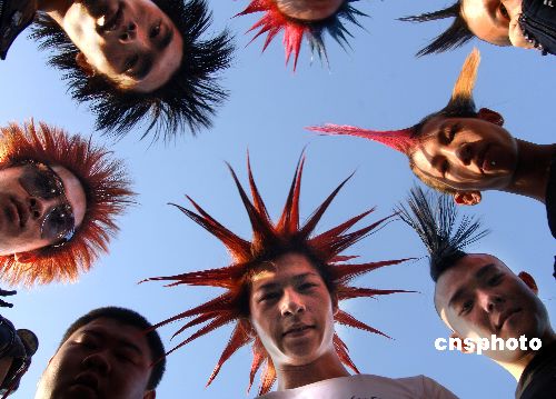 图:莫西干头饰青年纷呈北京迷迪音乐节